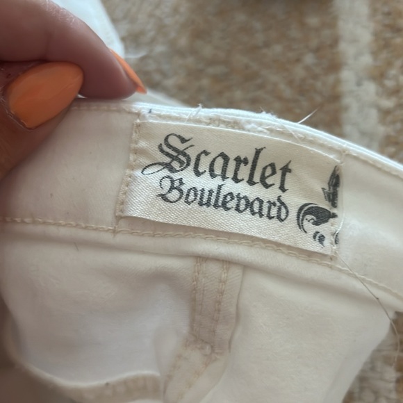 White Ripped Jeans ⭐️4-4-1⭐️ - Picture 8 of 9